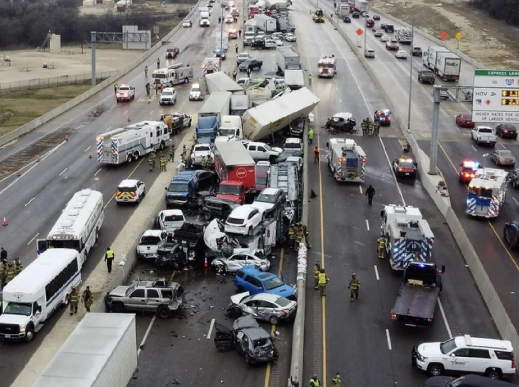 Giant wreck this morning in Fort Worth TX, 75+ car pile up 